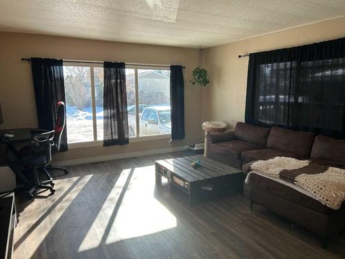 4942 43 St, Vermilion, AB, T9X1P5 | Card Image