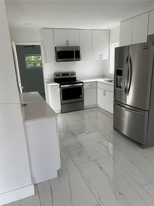 20 Ne 215th St, Miami Gardens, FL, 33179-1031 | Card Image