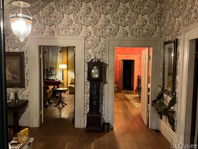 Foyer | Image 18
