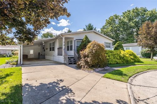 1 Mathews Cor, Olmsted Twp, OH, 44138-3040 | Card Image