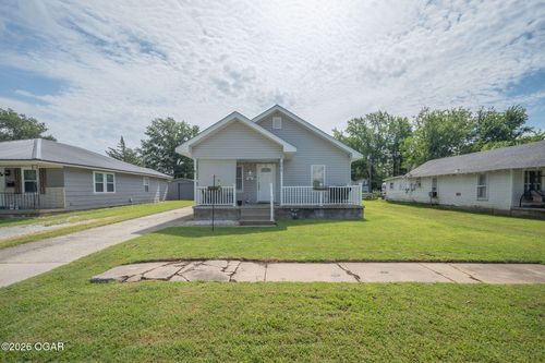 2018 East Ave, Baxter Springs, KS, 66713-2118 | Card Image