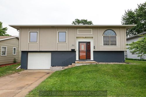 1019 S Lincoln Ave, Grand Island, NE, 68801-6672 | Card Image