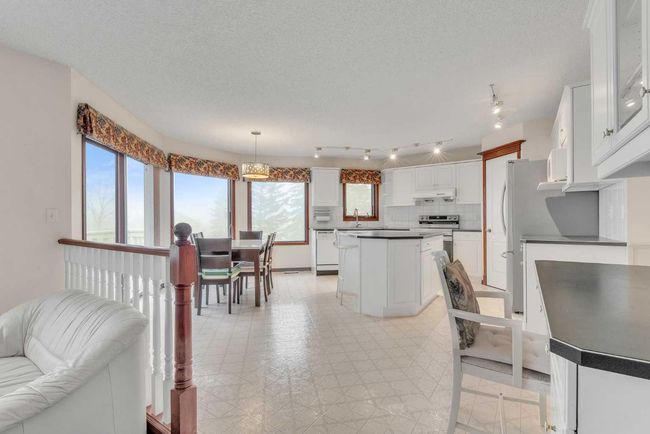 121 Patterson Mount Sw, House other with 5 bedrooms, 4 bathrooms and 4 parking in Calgary AB | Image 11