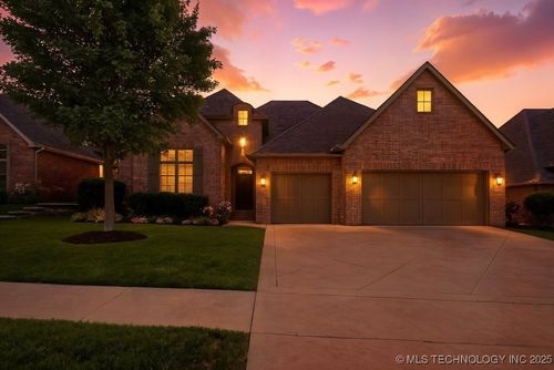 2015 109th St, Jenks, OK, 74037-2687 | Card Image
