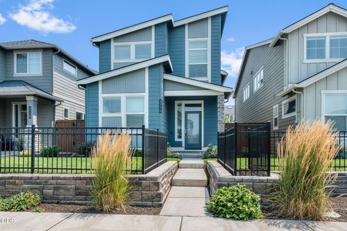 3726 Ne Petrosa Ave, Bend, OR, 97701-3995 | Card Image