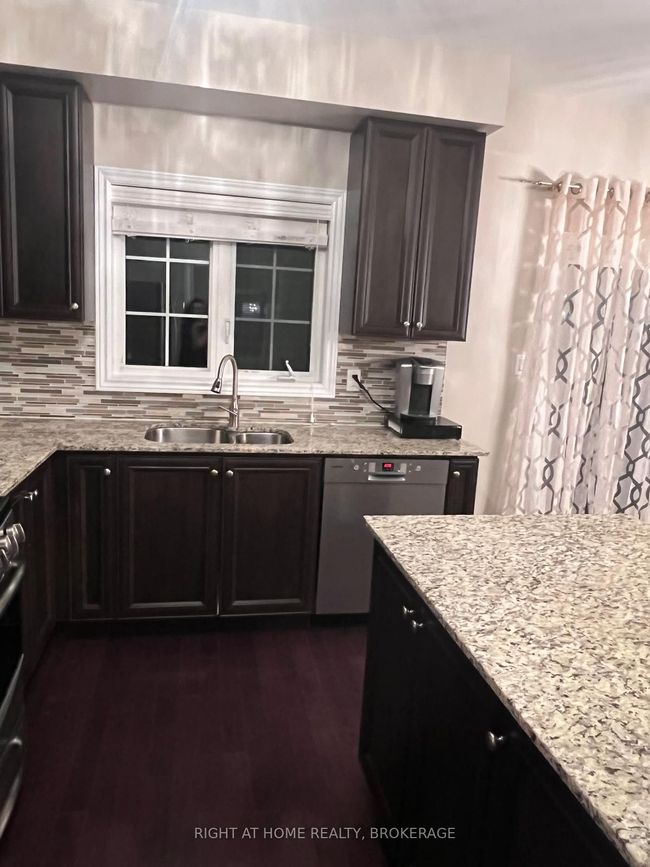 60 Zachary Pl, House attached with 4 bedrooms, 3 bathrooms and 2 parking in Vaughan ON | Image 16
