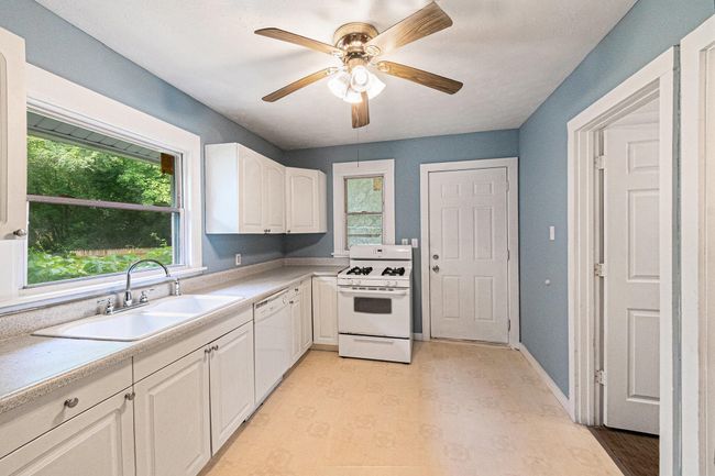 904 Riverview Ave, House other with 3 bedrooms, 1 bathrooms and null parking in Lansing MI | Image 4