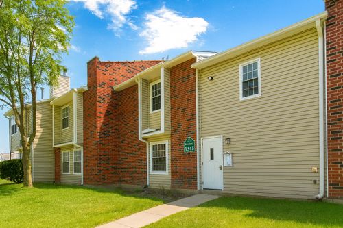 apt-203-1345 E Wyndham Cir, Palatine, IL, 60074-7948 | Card Image