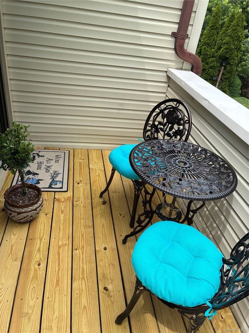 1006 Skyline Dr, Coram, NY, 11727-3672 | Card Image