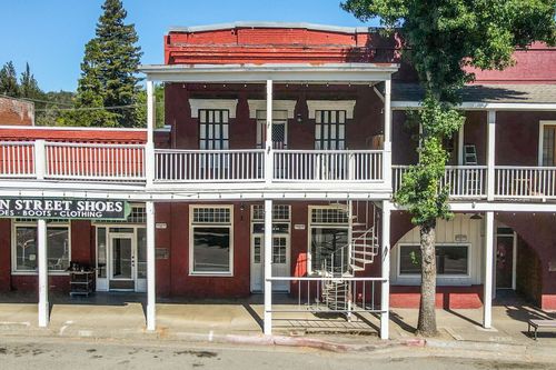 525 Main St, Weaverville, CA, 96093-1098 | Card Image