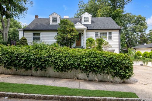 257 Schenck Ave, Great Neck, NY, 11021-3944 | Card Image