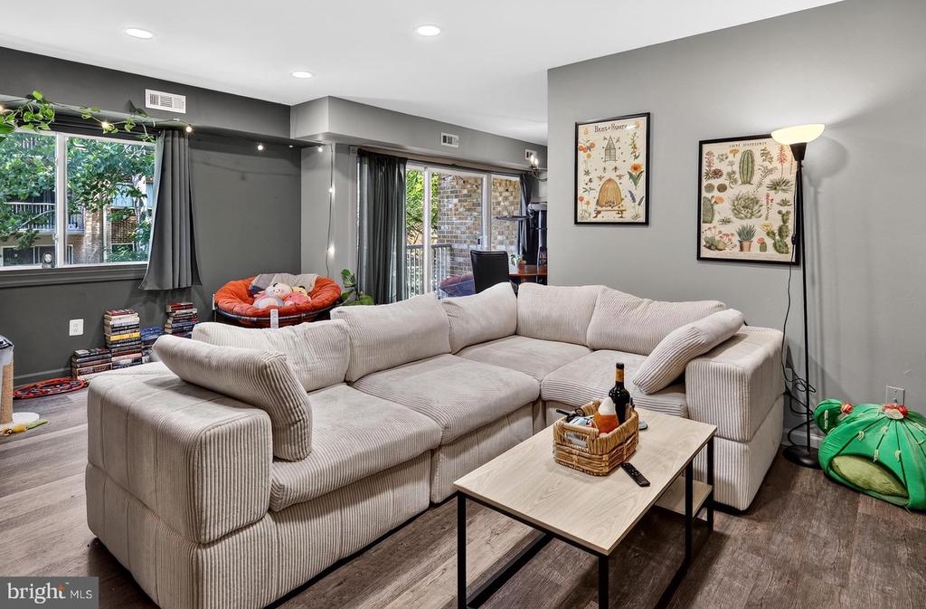 Residential in FALLS CHURCH