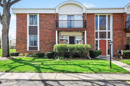 23-29502 Bobrich St, Livonia, MI, 48152-3496 | Card Image