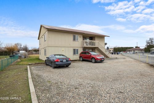 301 E 3rd St, Granger, WA, 98932-9553 | Card Image