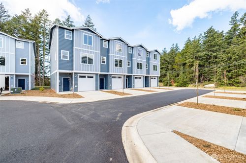a2-945 Nw Heller St, Oak Harbor, WA, 98277-9233 | Card Image