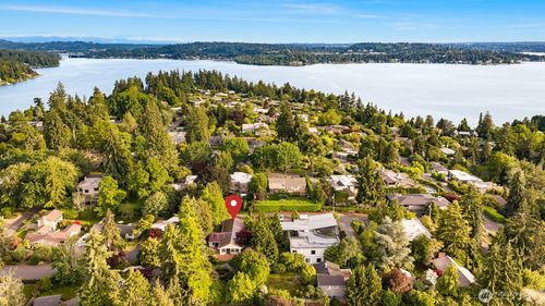 804 84th Ave Ne, Medina, WA, 98039-4819 | Card Image