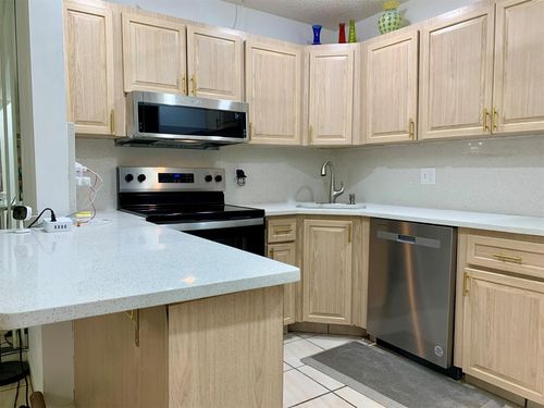 d2-301 Knotty Pine Cir, Greenacres, FL, 33463-9171 | Card Image