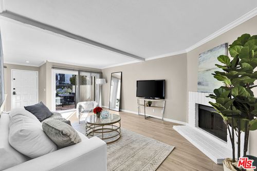 40-5800 Owensmouth Ave, Woodland Hills, CA, 91367 | Card Image