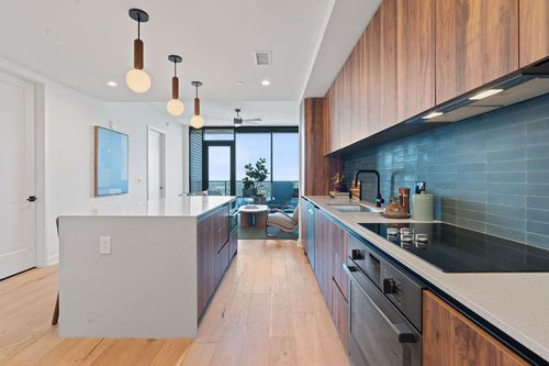 unit-2105-84 N Interstate 35, Austin, TX, 78701-4979 | Card Image