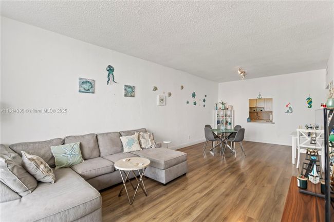 7 - 19390 Collins Ave, Condo with 2 bedrooms, 2 bathrooms and null parking in Sunny Isles Beach FL | Image 11