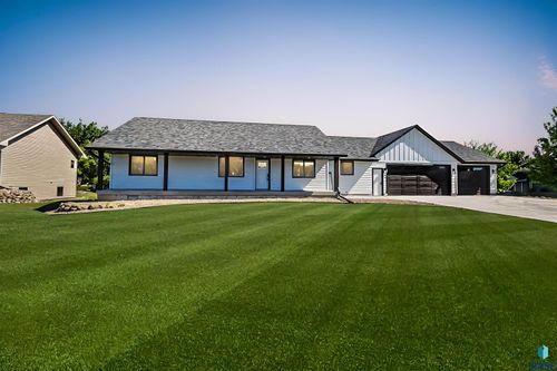 104 Silver Creek Dr, Wentworth, SD, 57075-7351 | Card Image