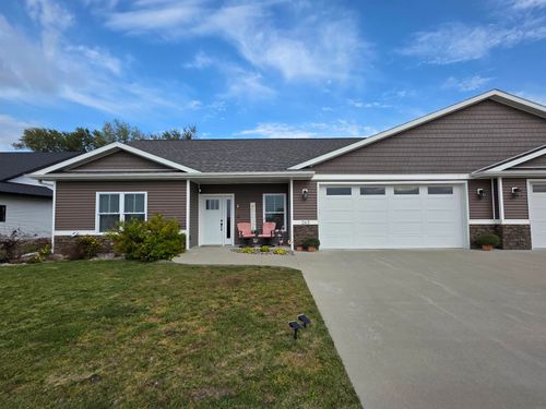 263 Meadow Brook Trl, Manchester, IA, 52057-2319 | Card Image