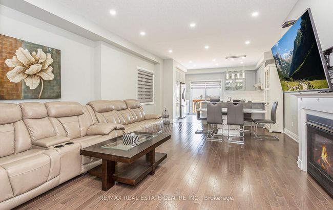 3 Dalbeattie Dr, House attached with 4 bedrooms, 3 bathrooms and 1 parking in Brampton ON | Image 5