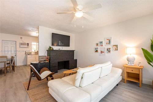 20 Se 13th Ter, Dania Beach, FL, 33004-4331 | Card Image