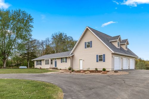 21274 30th Ave, CHIPPEWA FALLS, WI, 54729-9141 | Card Image