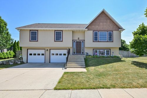 415 E Sunny Hill Drive, Elkhorn, WI, 53121 | Card Image