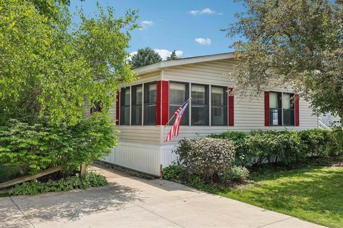 109-4823 Schoen Rd, Union Grove, WI, 53182-9724 | Card Image