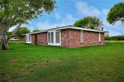 7692 Lang Rd, Portland, TX, 78374 | Card Image