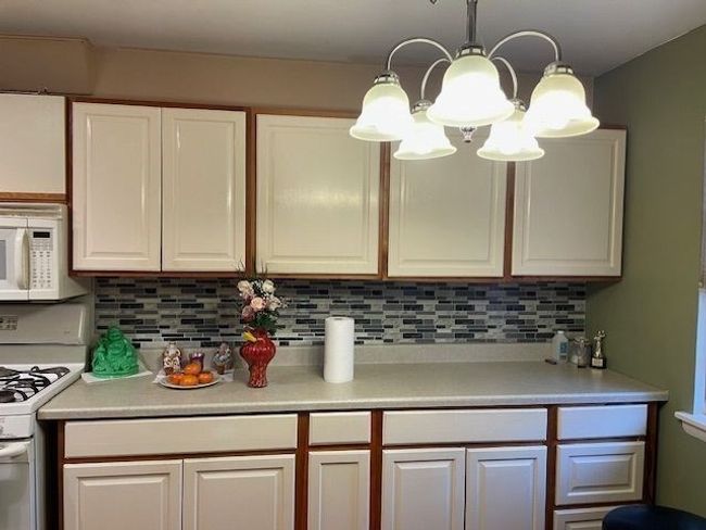 315 - 315 Regency Park Dr, Condo with 2 bedrooms, 2 bathrooms and null parking in Agawam MA | Image 12