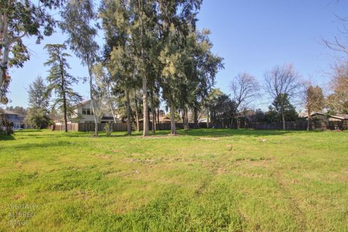 1136 Los Robles St, Davis, CA, 95618-4927 | Card Image
