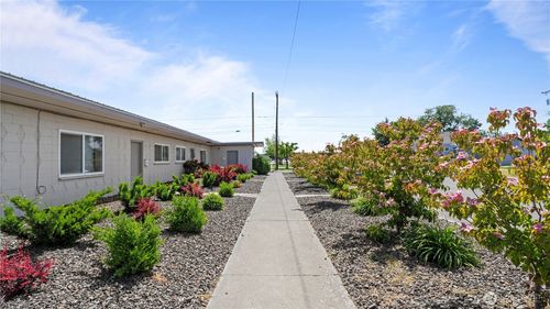 124 W Shoshone St, Pasco, WA, 99301-5369 | Card Image