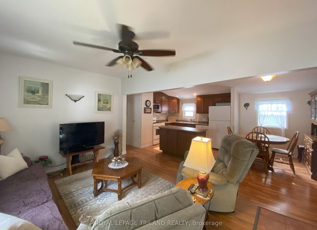 2 - 9951 Northville Cres, Home with 2 bedrooms, 1 bathrooms and 2 parking in Thedford ON | Image 11