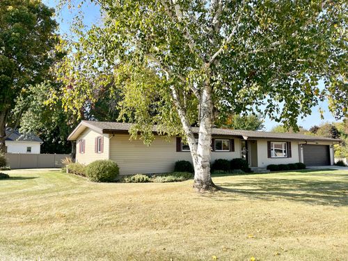 136 Wyler Dr, DAKOTA, IL, 61018-2032 | Card Image