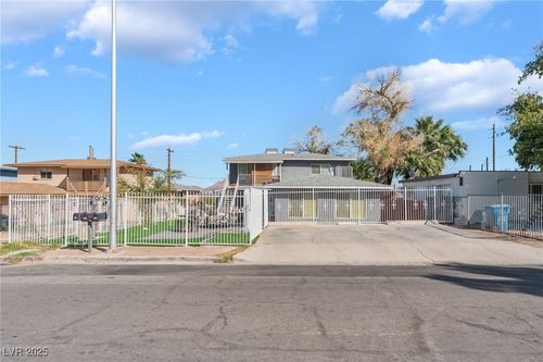 370 N 13th St, Las Vegas, NV, 89101-4156 | Card Image