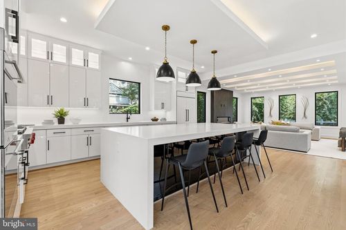 1211 20th St S, ARLINGTON, VA, 22202-2111 | Card Image