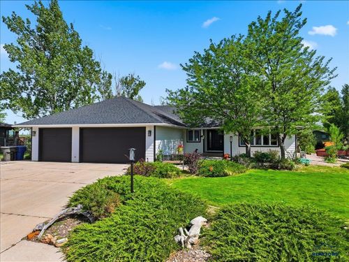 811 Yuma St, Belle Fourche, SD, 57717-2272 | Card Image