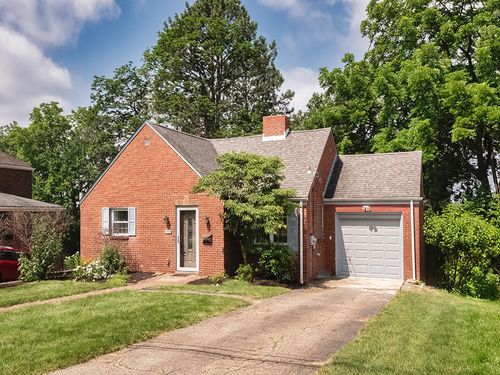376 Mcclellan Dr, Pleasant Hills, PA, 15236-4106 | Card Image