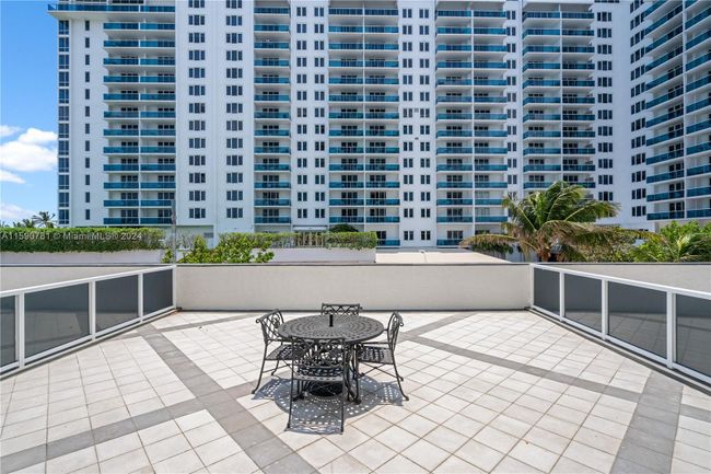 404 - 2401 Collins Ave, Condo with 2 bedrooms, 2 bathrooms and null parking in Miami Beach FL | Image 39