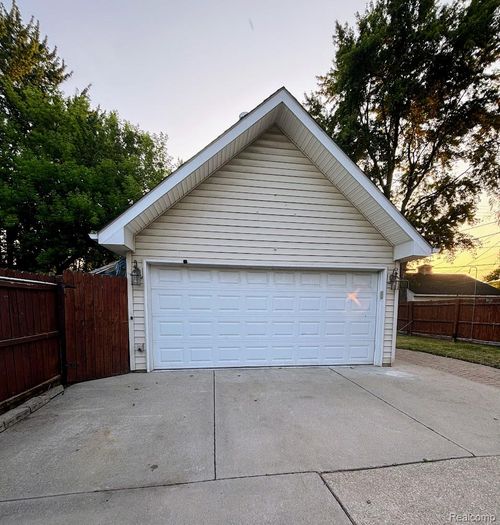 26827 La Salle St, Roseville, MI, 48066-3245 | Card Image