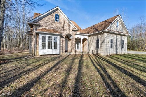 8417 Chatham Rd, Medina, OH, 44256-9175 | Card Image