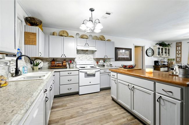 1566 S Robb St, House other with 2 bedrooms, 2 bathrooms and 3 parking in Trinity TX | Image 8