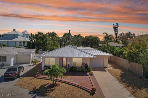 210 Hibiscus Dr, FORT MYERS BEACH, FL, 33931-3833 | Card Image