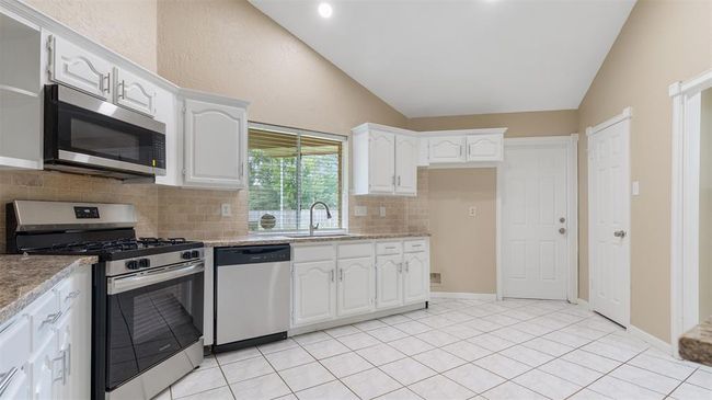 Kitchen | Image 11
