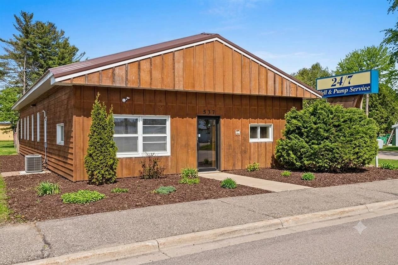 537 Caldwell Ave, Oconto Falls, WI 54154-1100
