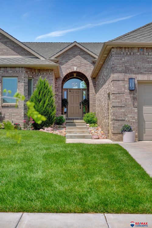 2404 Rokeby Rd, Lincoln, NE, 68512-1758 | Card Image