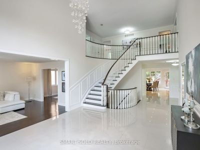 805 Lockwood Cir, House other with 4 bedrooms, 5 bathrooms and 7 parking in Newmarket ON | Image 2